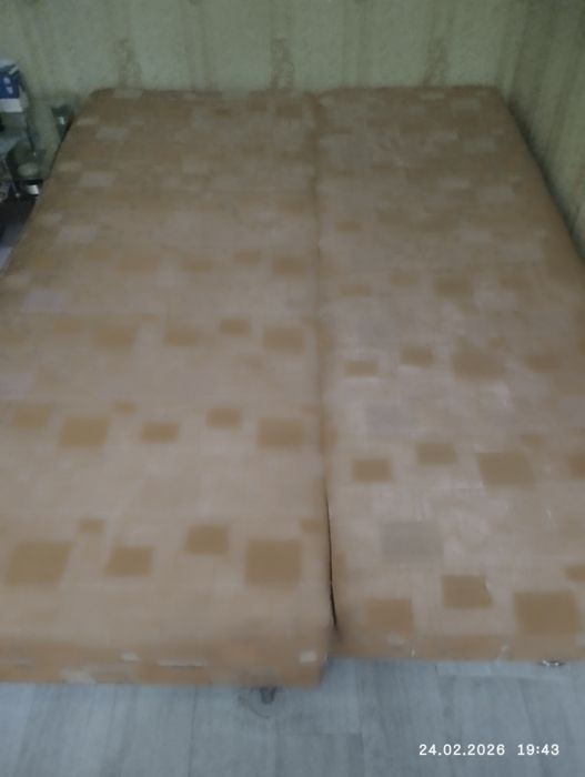 Отдам диван.////