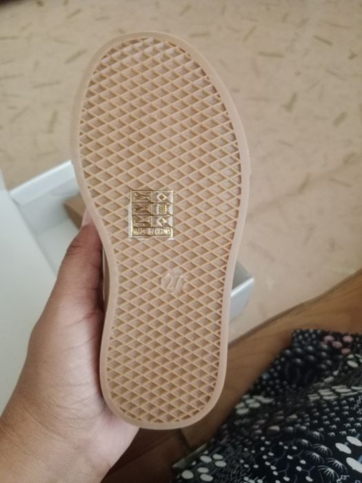 Продам красовки новые