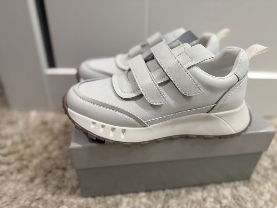 Кроссовки женские