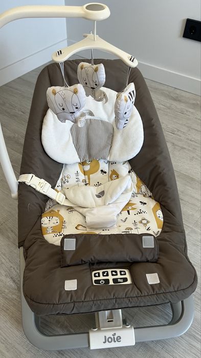 Продам шезлонг Joie