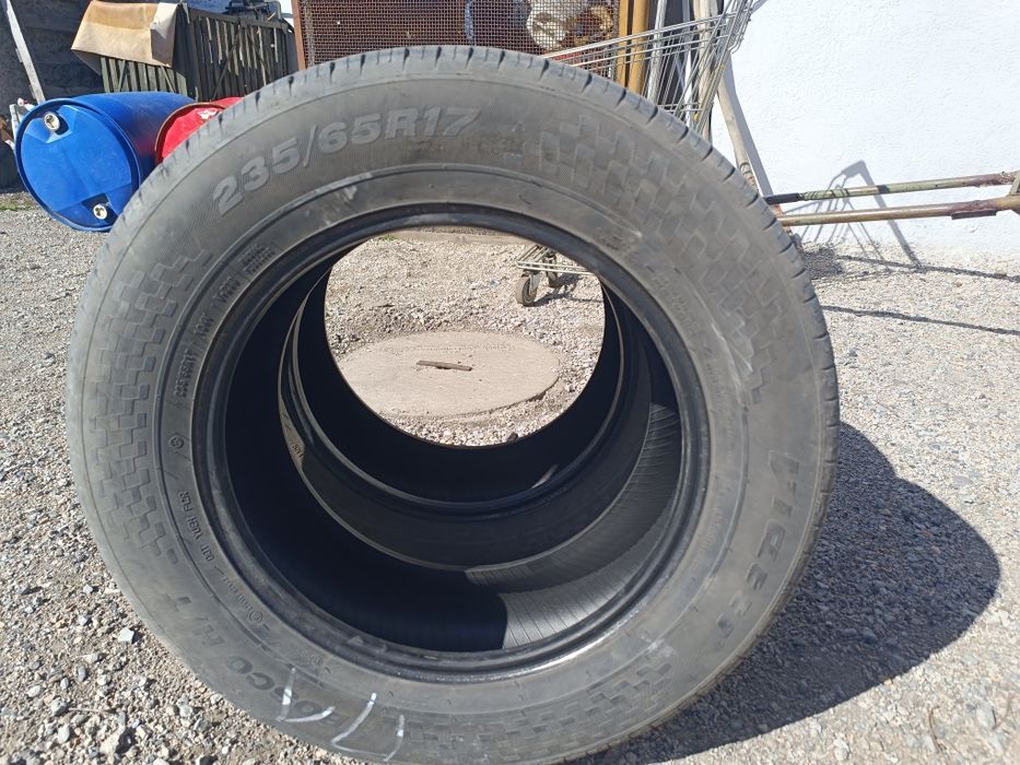Продам шины 235/65/17