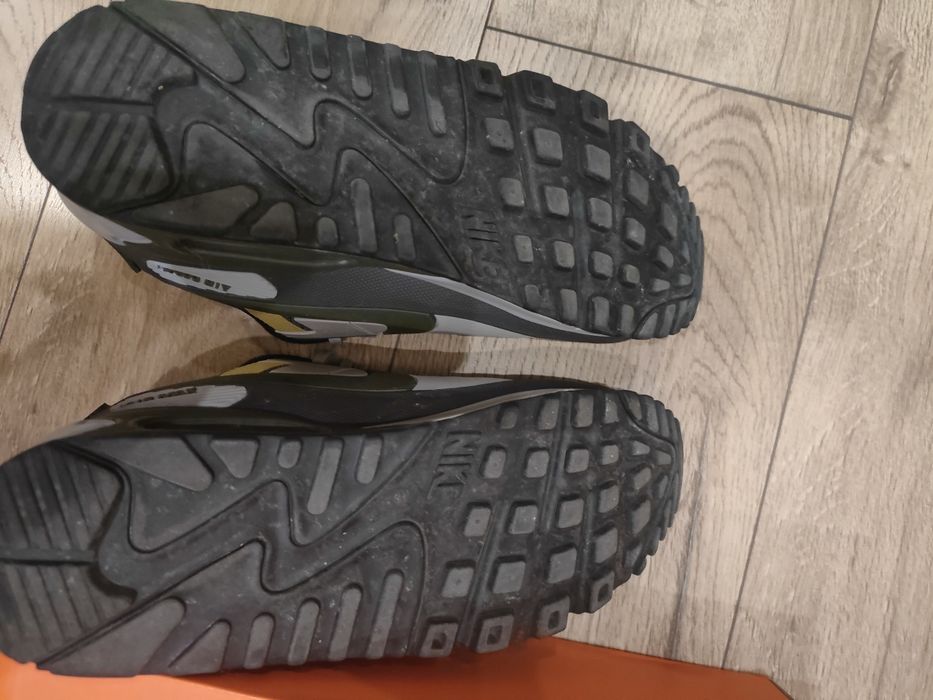 Продавам Nike Air Max 90