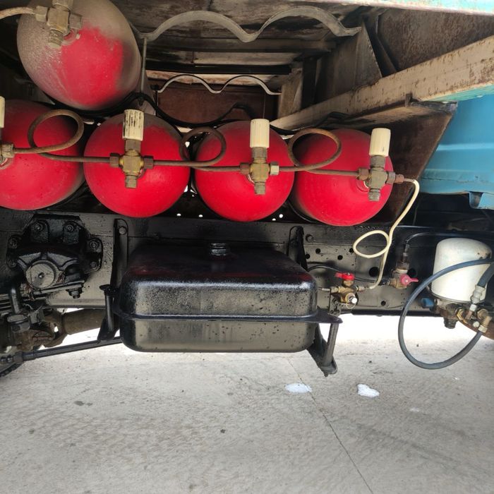 Samosval sotiladi, ideal holatda, 5 ta yangi gaz balloni bilan!