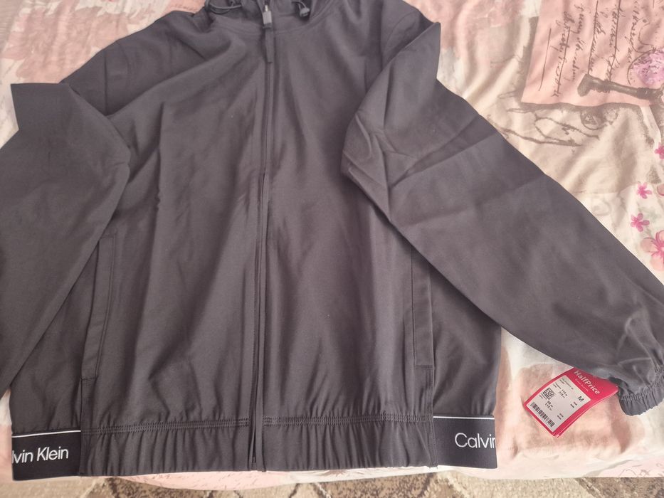 Нова ветровка Calvin Klein