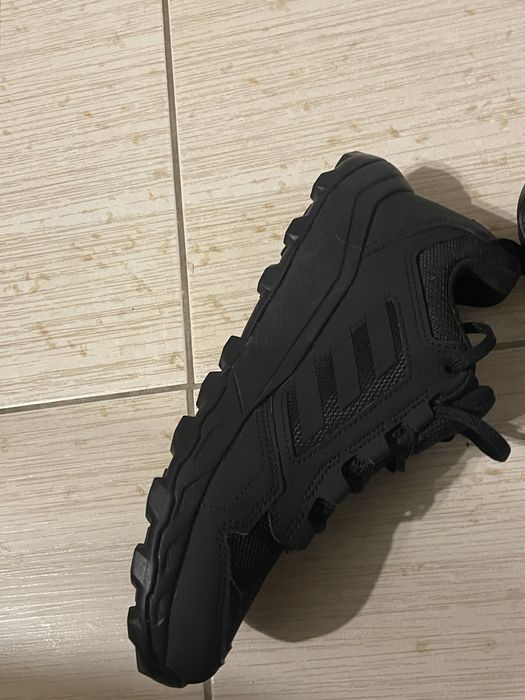Обувни Аdidas traxsion