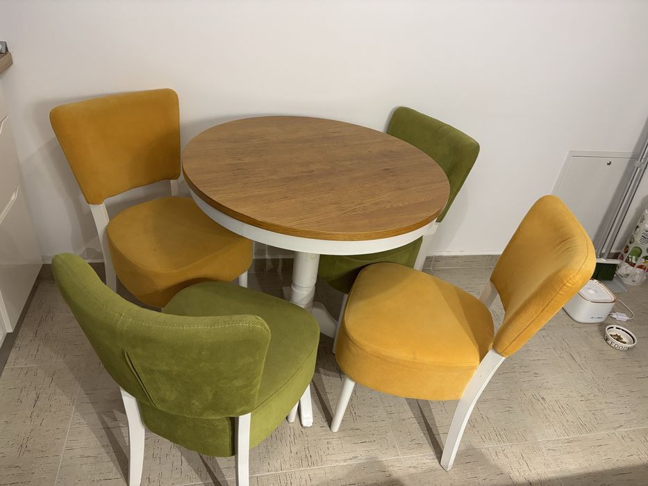 Set masa rotunda cu 4 scaune tapitate