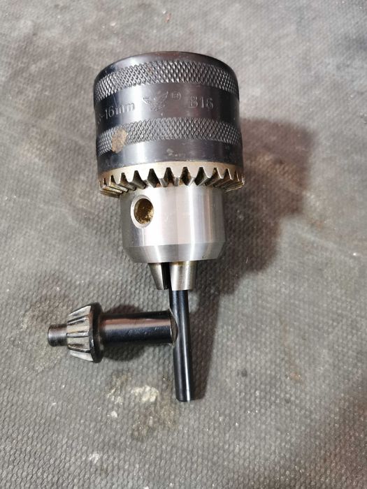 Патрон В 16 СССР для для сверильного станка.