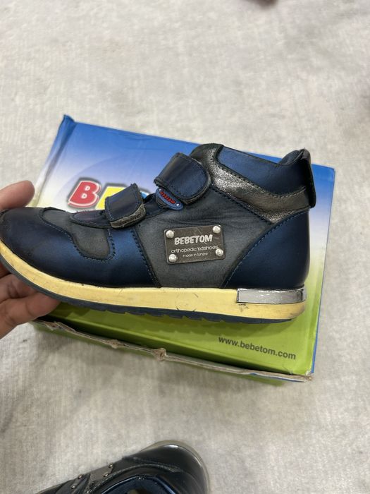 Продаются детские ботинки