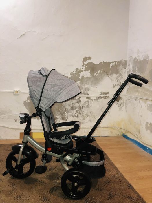 Triciclete cu pozitie de somn si far cu melodii si jocuri de lumini