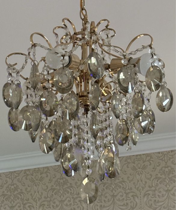 Продам люстру в хорошем состояние