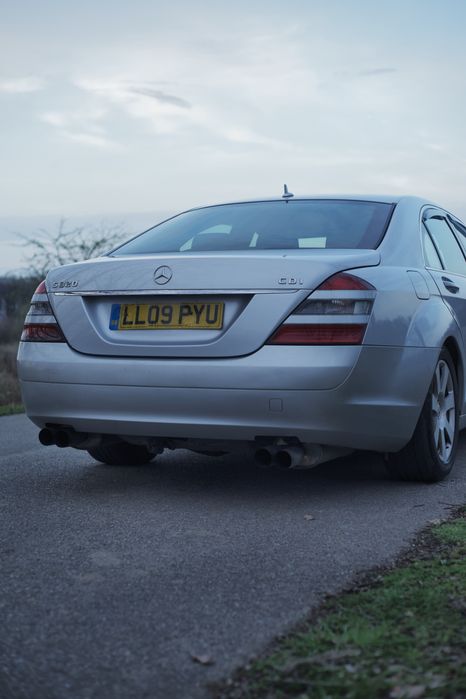 Bara spate Mercedes S W221 cu evacuari duble grila usa geam maner far