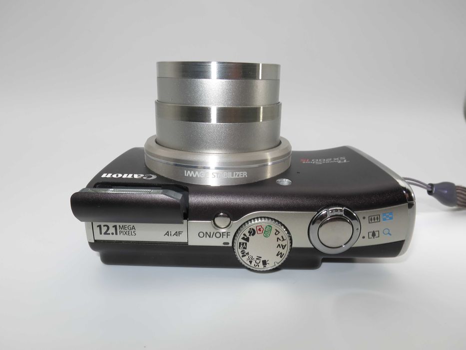 Canon SX200 ултра компактен цифров фотоапарат, дигитална камера с голям оптичен зуум, като НОВА - пълен комплект - работи отлично
