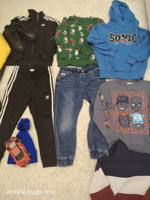 Lot hainute baietel 5-6 ani plus adidasi Nike 29.5