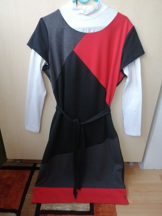 Rochie 44, cadou o fusta