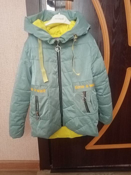 Куртка на девочку 6-7лет
