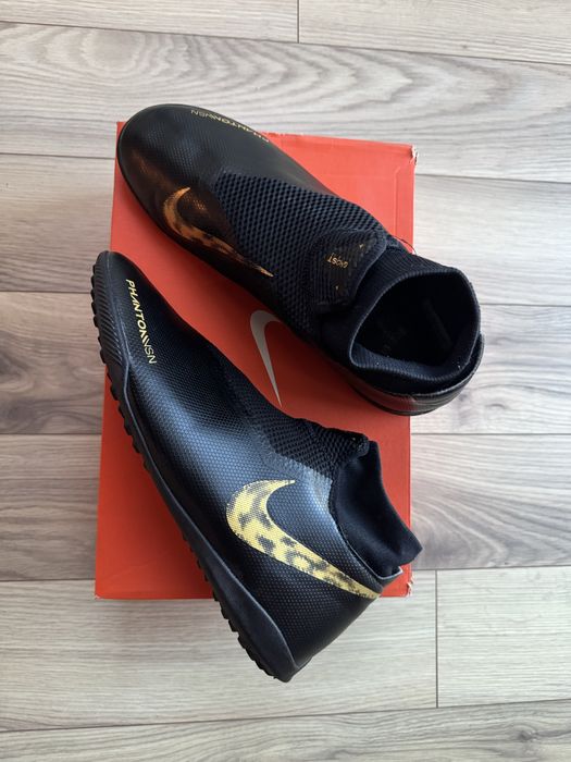 Ghete de fotbal Nike Phantom