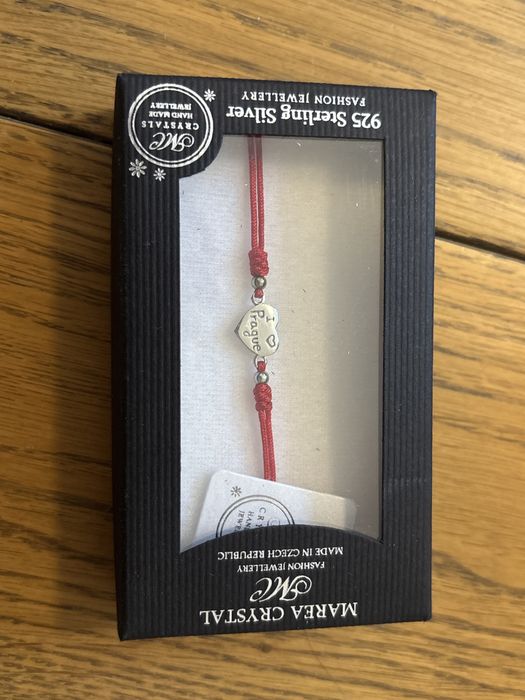 Гривна червен конец