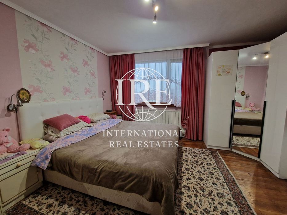 Триетажна къща с нескриваема морска панорама! Простор! Чист въздух, т