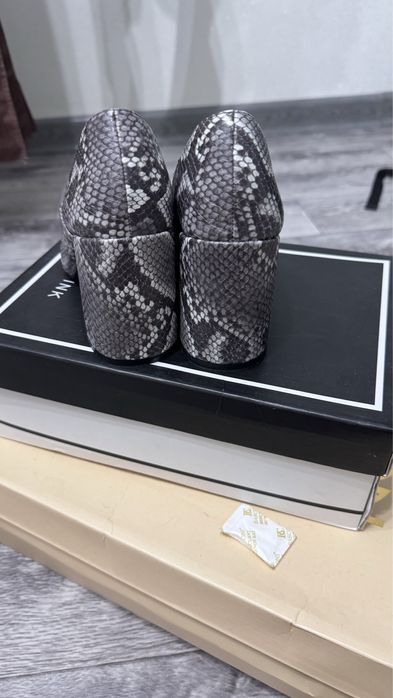 Продаю обувь новый