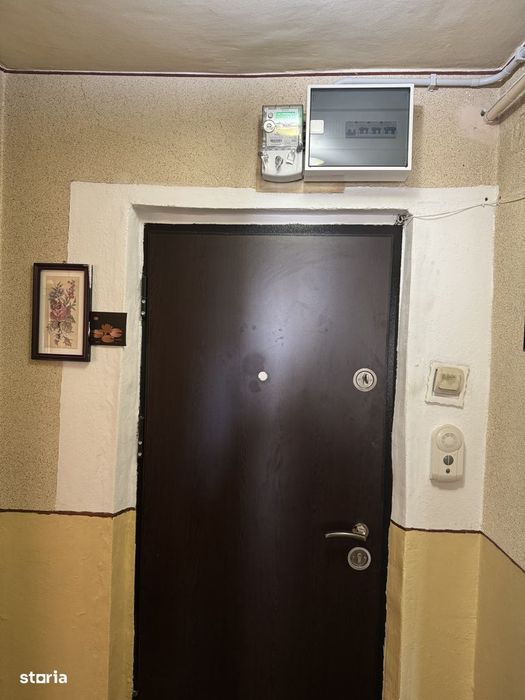 De vanzare apartament cu 3 camere zona Cina