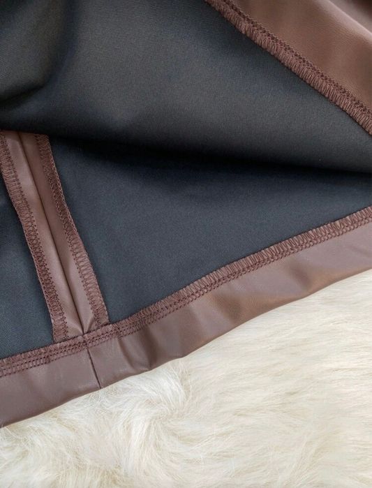 Кафява кожена пола