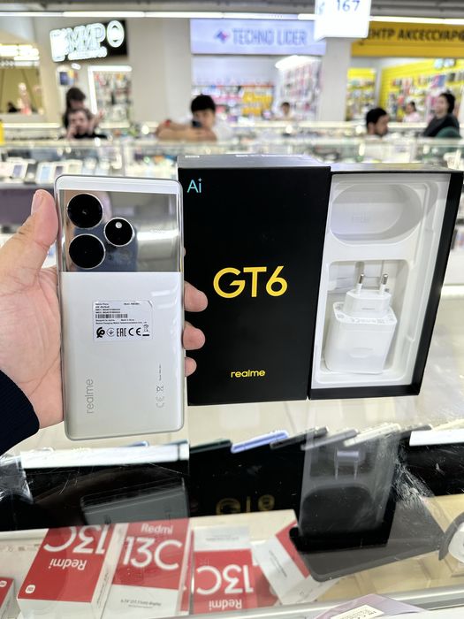 Realme GT 6. Памяьь 16/512