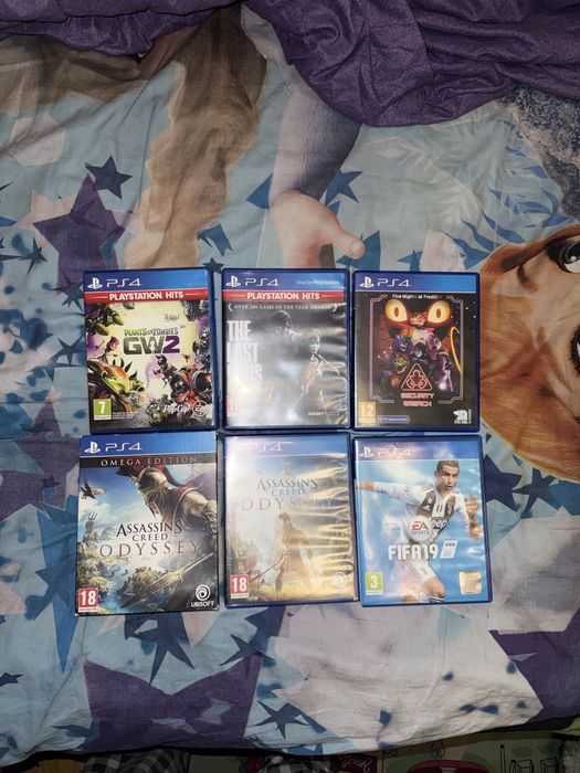 Ps 4 pro 1 tb cu manete si jocuri