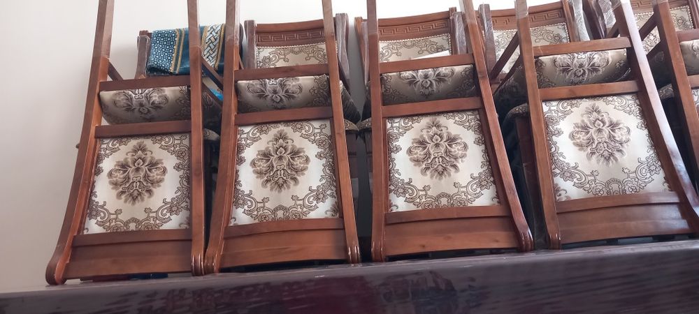 Stol stul sotiladi holati idiyal 10 ta stuli bor yongoq hontaxta boʻla