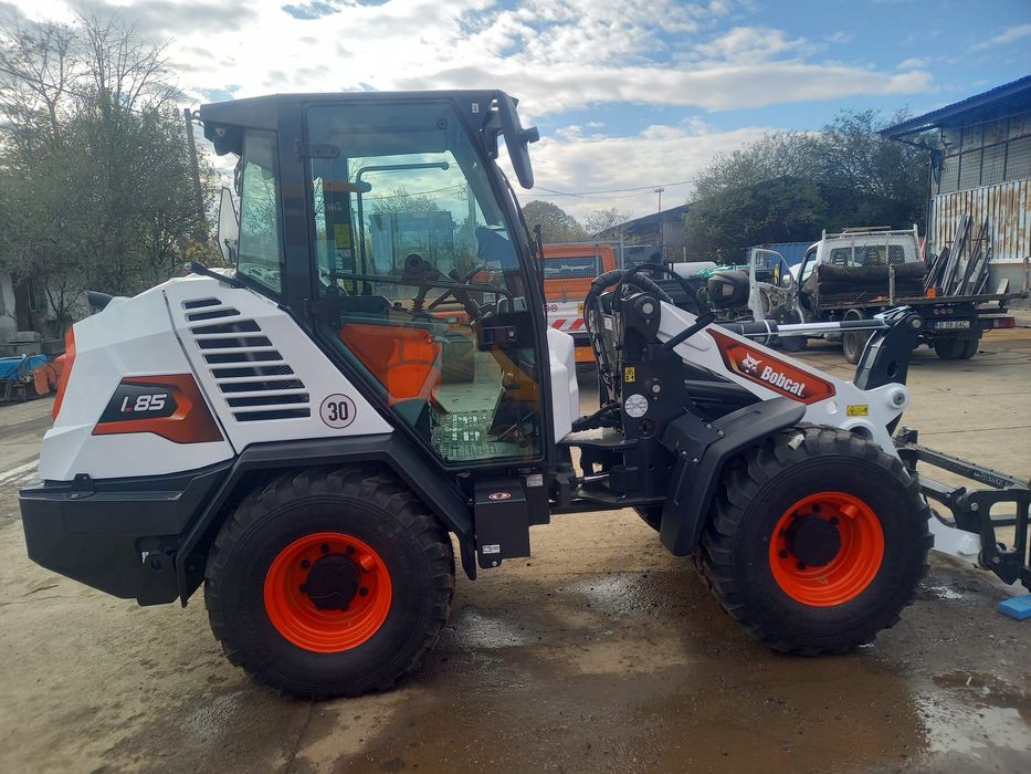 Inchiriem Incarcator frontal articulat Bobcat 6 tone