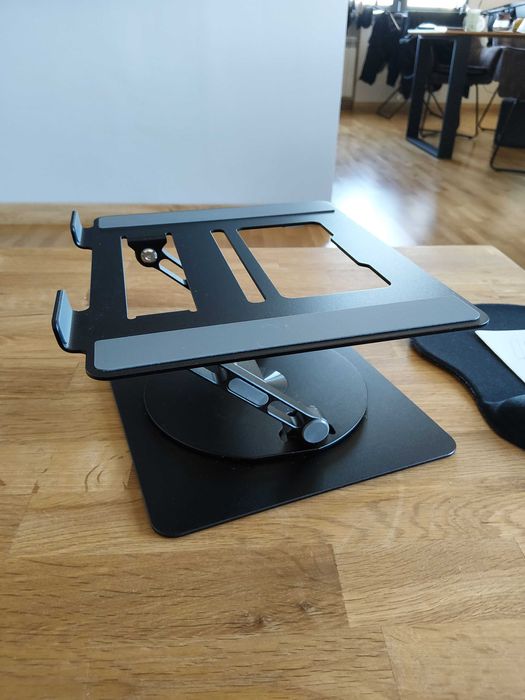 Стойка за лаптоп + подарък килимче за мишка