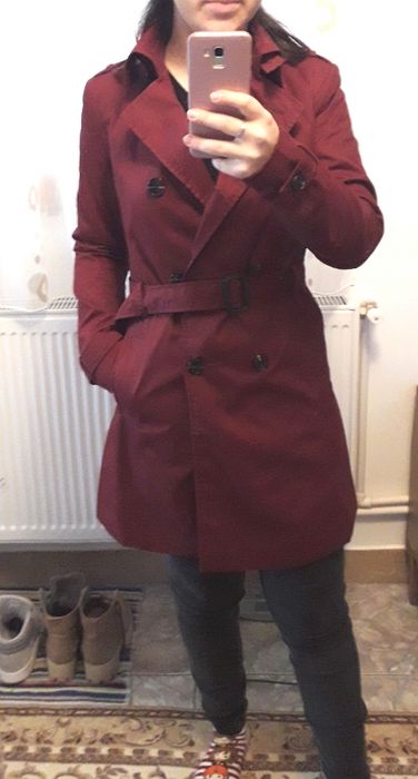 Trench vișiniu cu toate accesoriile