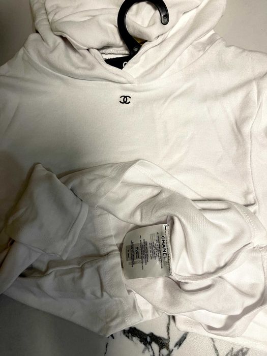 шанел блуза с качулка бяла chanel дълъг ръкав блузка не е носена