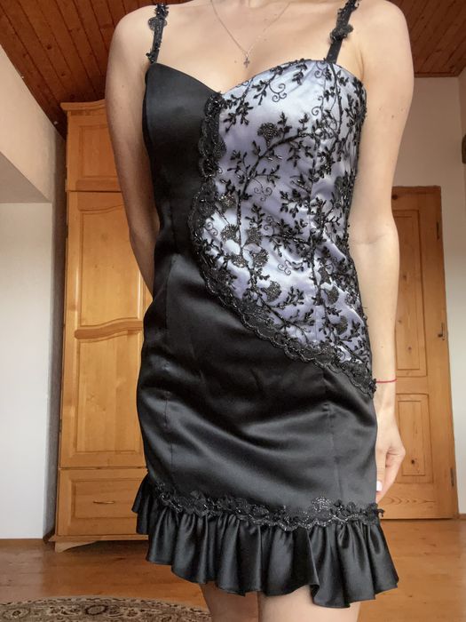 Официална рокля, подходяща и за бал