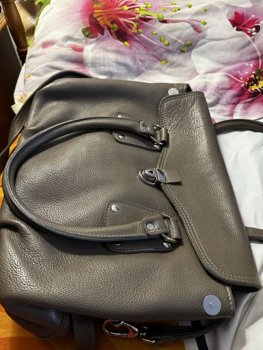 Vand geanta piele naturala noua