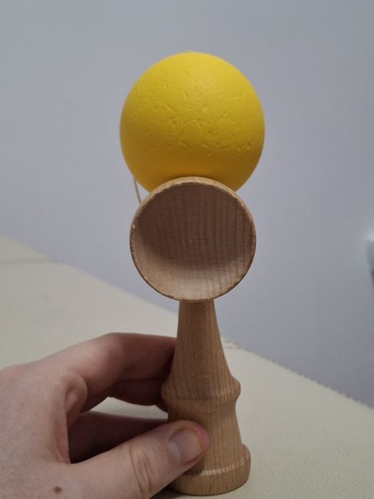 Kendama KBR cu bila galbena