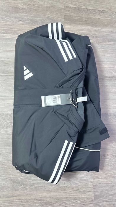 Продам куртку адидас оригинал новая