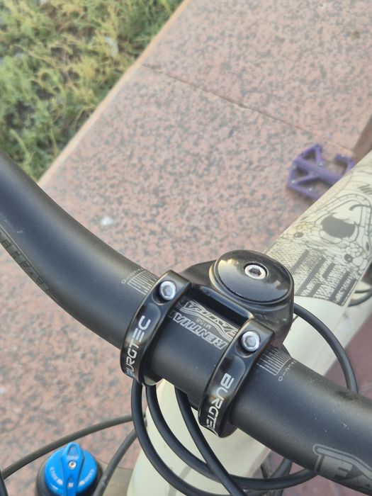 yt izzo size L carbon