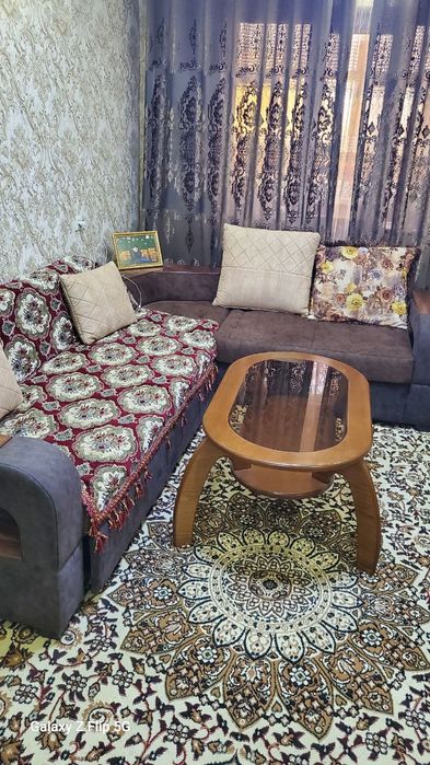 Стол для гостинной