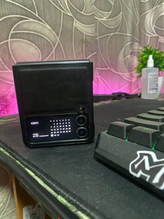смартфон Samsung Galaxy Z Flip 4