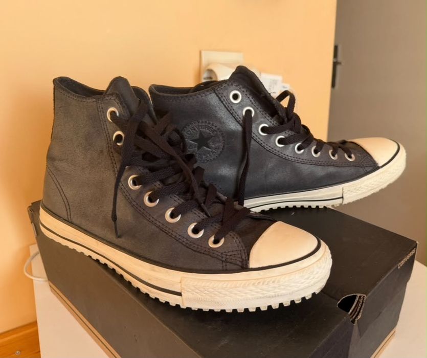 Продавам високи маратонки Converse