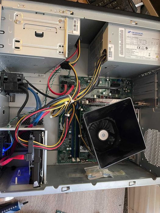 Unitate PC Medion i5 4460 8gb ram amd radeon r7 2gb 2tb hdd