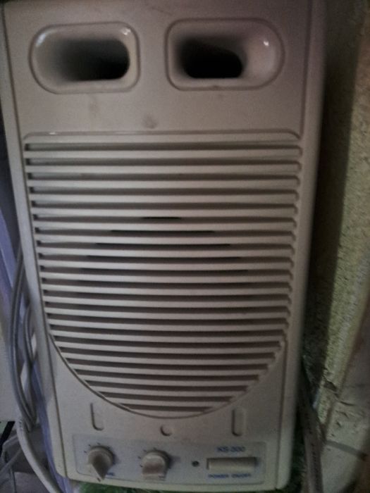 Ретро компютър Pentium с монитор  и тонколони