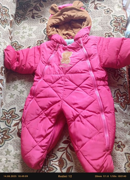 Продам комбинезон зимний на девочку.