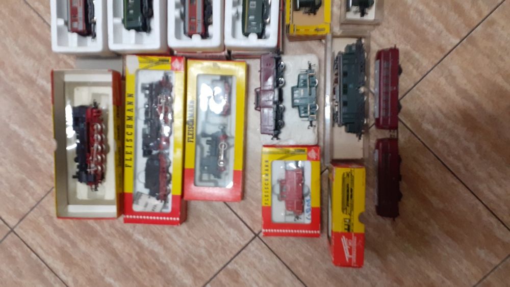 Locomotive si vagoane trenulet electric scara HO