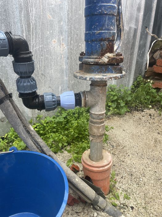 Ръчна помпа за вода.