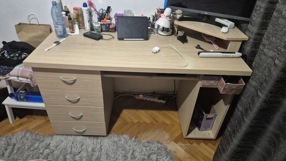 Vand birou in stare foarte bună