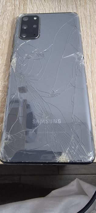 Samsung Galaxy S 20 + 128 GB RAM 8