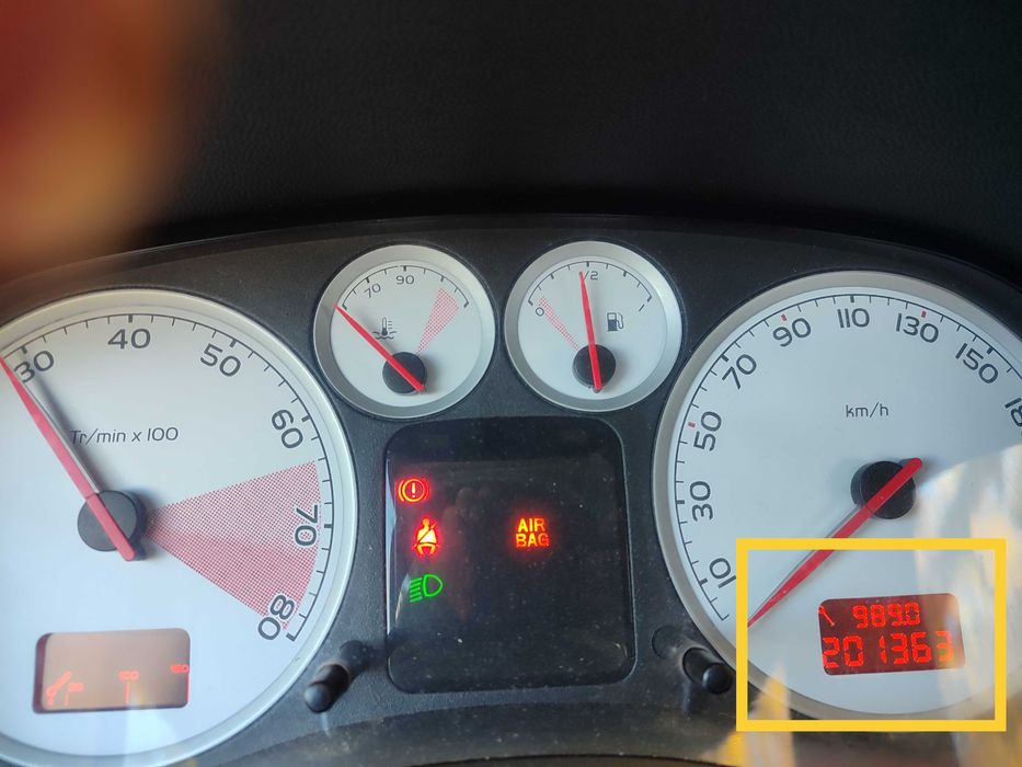 Продавам личния си автомобил - Peugeot 307 CC