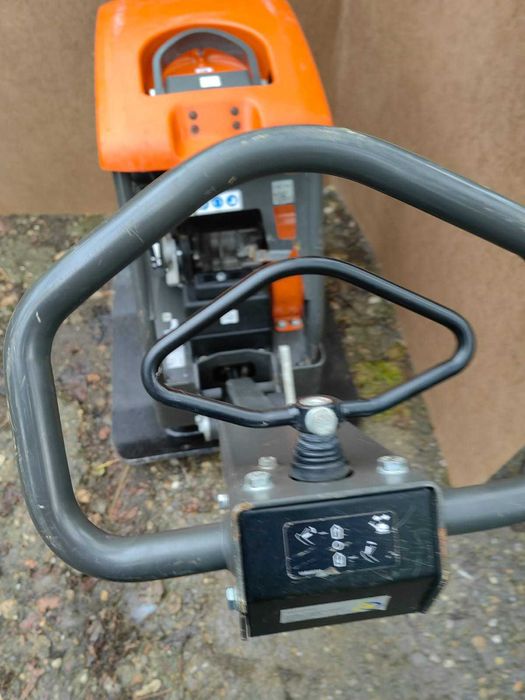 Placa Vibrantă / Compactoare Husqvarna LG 164