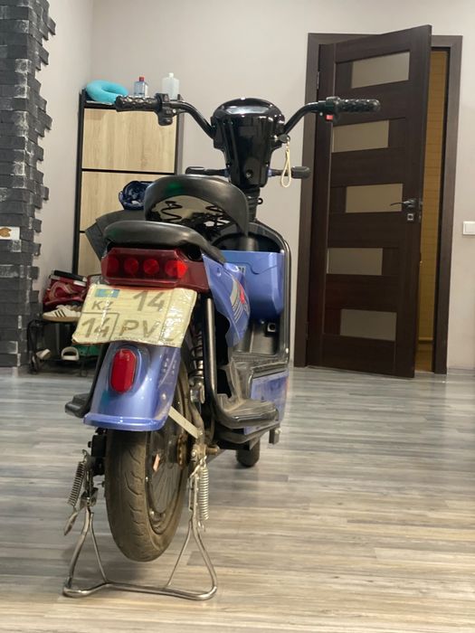 Продам электроскутер ск8